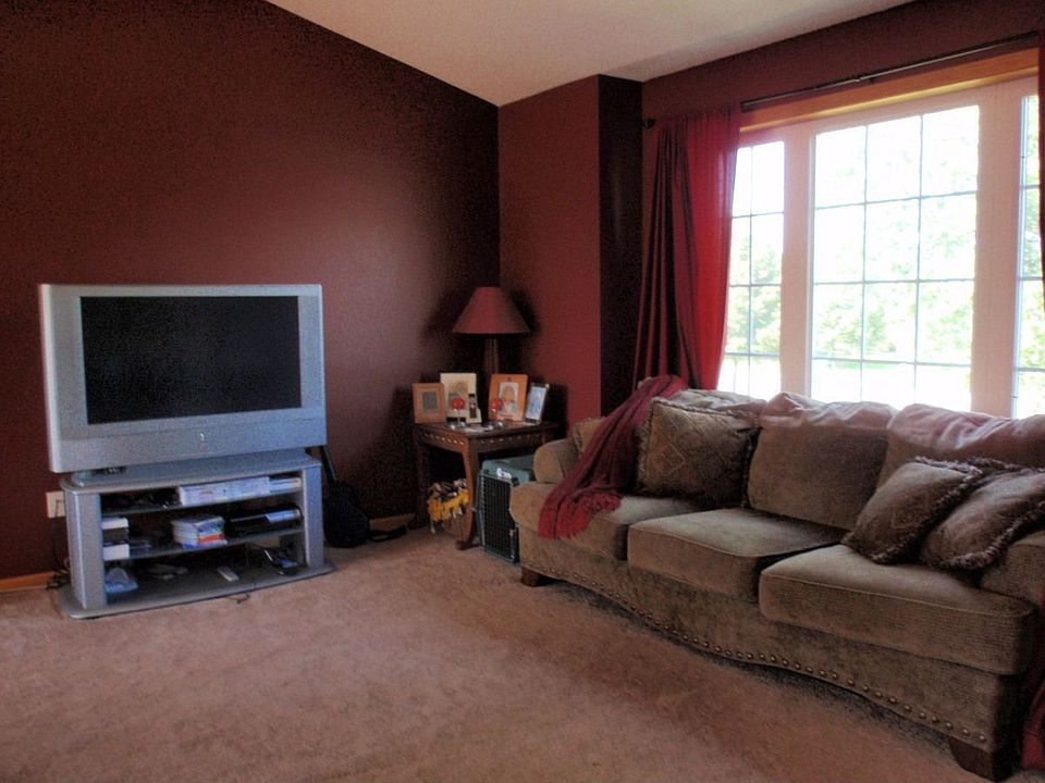 Living Room w/Vaulted Ceiling