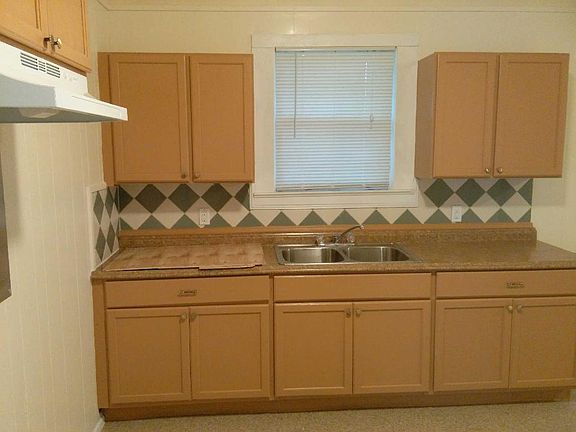 4th image of 2646 E Houston St