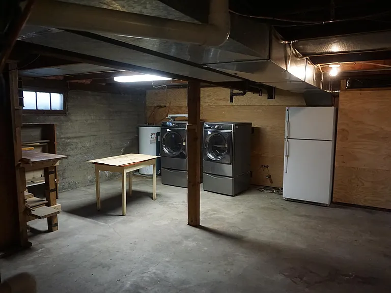 548 Washington St — Photo 16