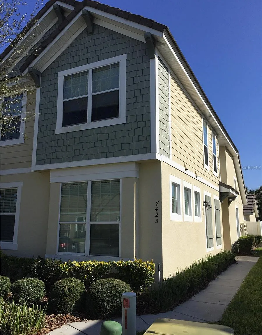 3 bed, 2.5 bath, 2034 sqft, $2,600 — Photo 1