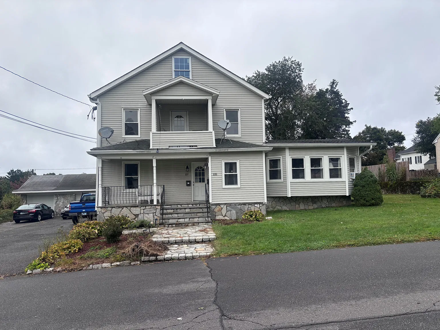 3 bed, 1200 sqft, $1,800 — Photo 1