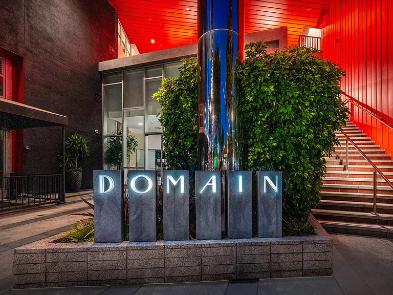 Domain WeHo — Photo 44
