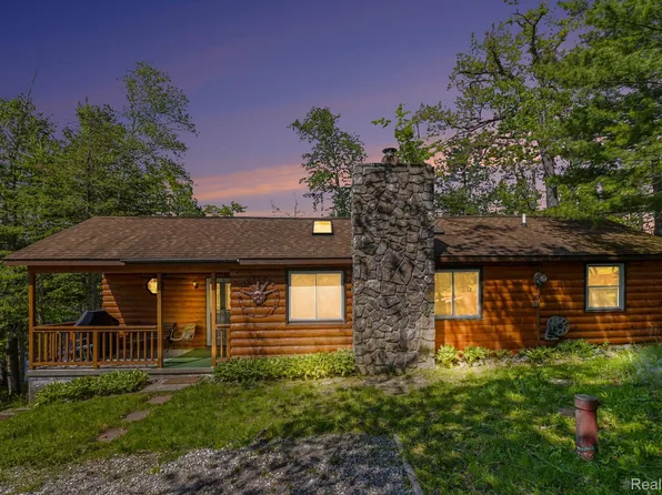 9516 E Gaylanta Dr, Atlanta, MI 49709