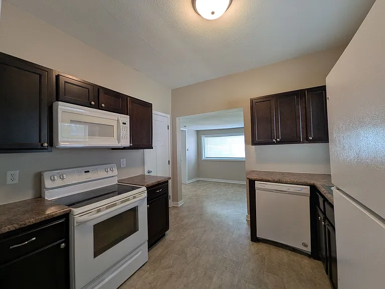 2120 Capitol Ave — Photo 5