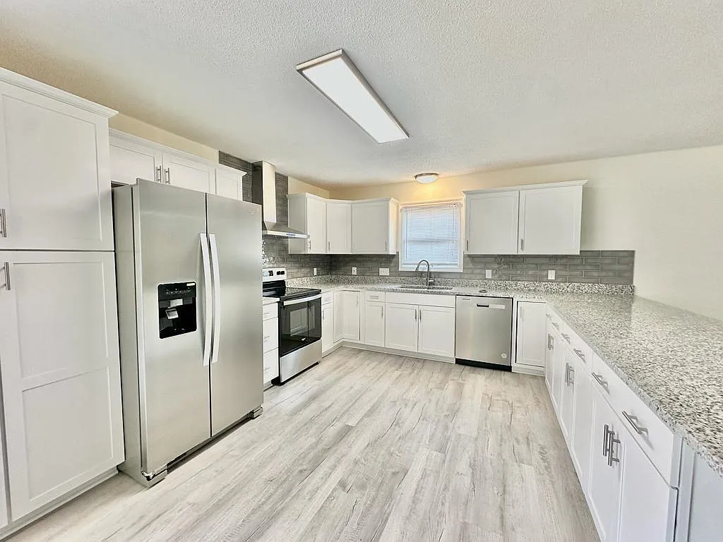 3 bed, 1885 sqft, $2,200 — Photo 2