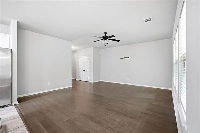 11056 Regency Ave — Photo 10