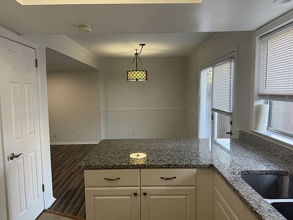 5th image of 450 Huntington Ridge Dr