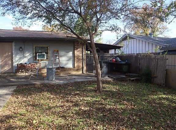 3rd image of 703 Lamar Dr