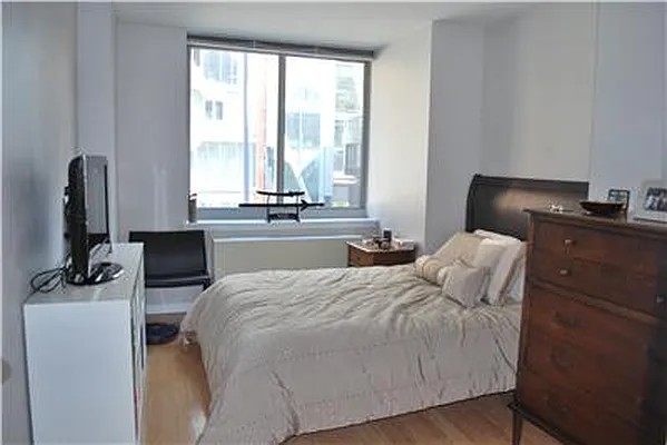 Rented by Bank Neary | media 27