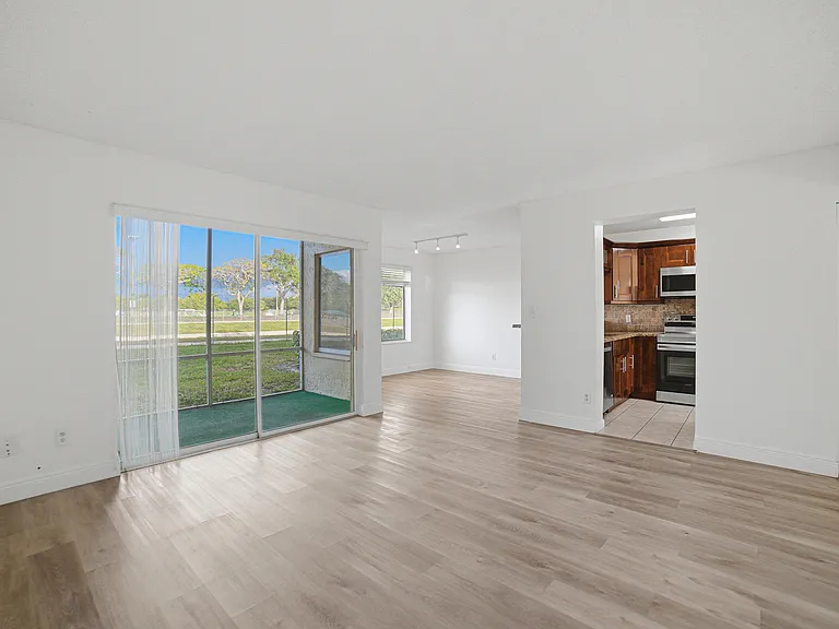 1041 Coral Club Dr #1041 — Photo 7