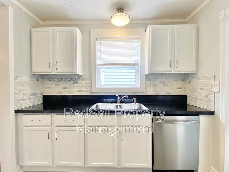 221 Cherry Ave — Photo 11