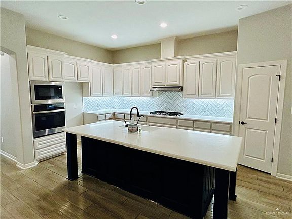 3rd image of 4813 Choke Canyon Dr