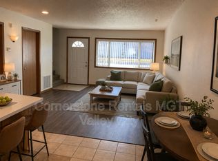 516 10th Ave SE, Valley City, ND 58072
