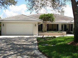 1st image of 834 Bentwood Dr