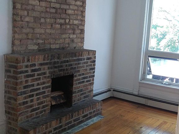 2nd image of 934 W Newport Ave APT 2