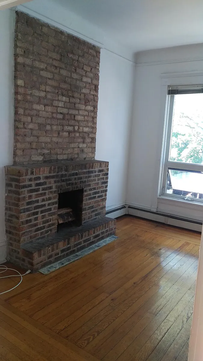 Building Photo - 934 W Newport Ave #2