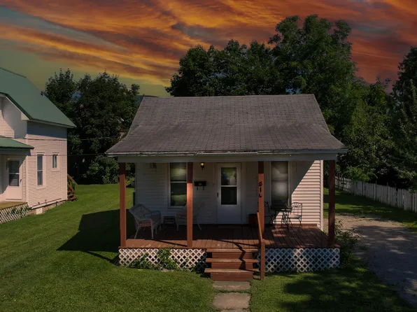318 Dresser St, Cheboygan, MI 49721