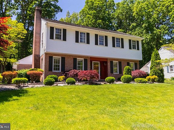 2nd image of 2640 Longwood Dr