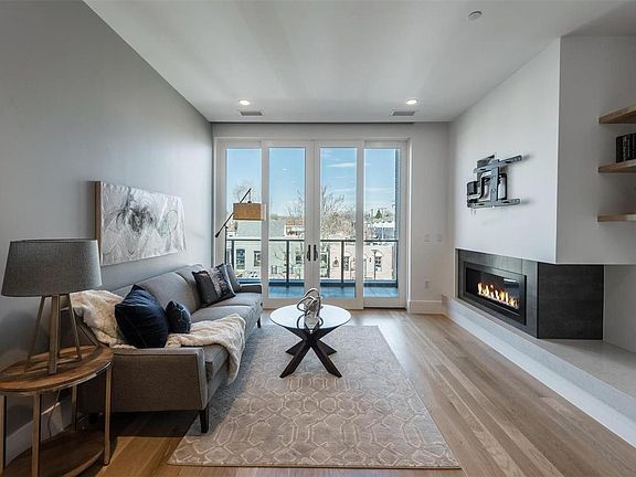 5th image of 250 Columbine St Unit 220