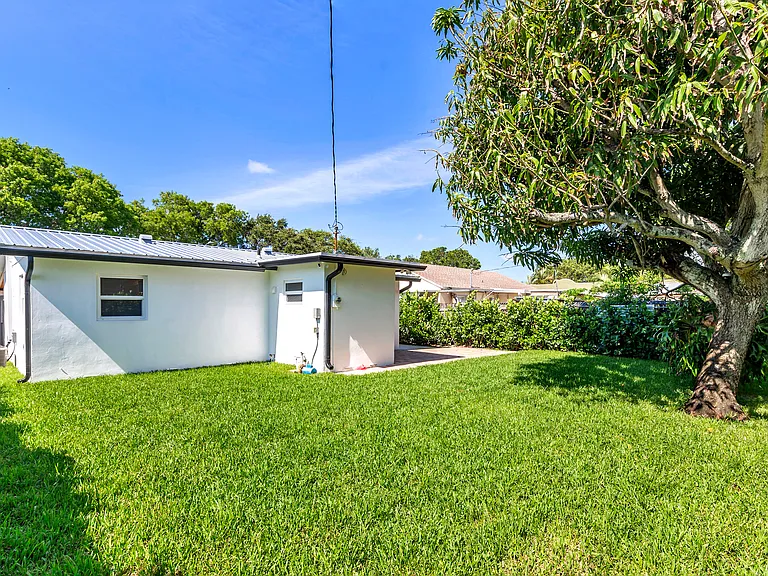 411 Summa St — Photo 17