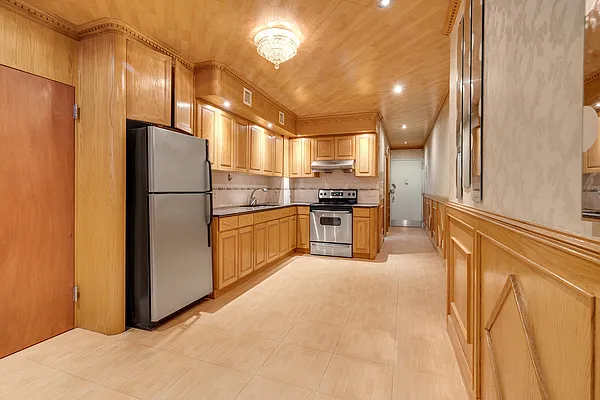Sold by Manhattan Network Inc. | media 5