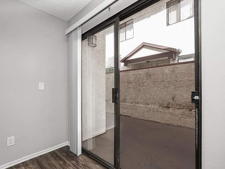 321 N Cedar St — Photo 8