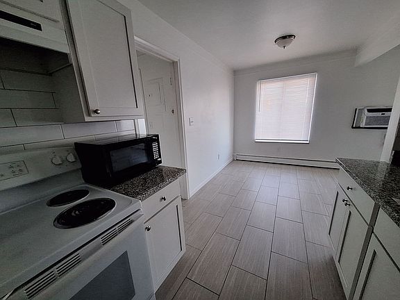 5th image of 66 Riverview Dr #6