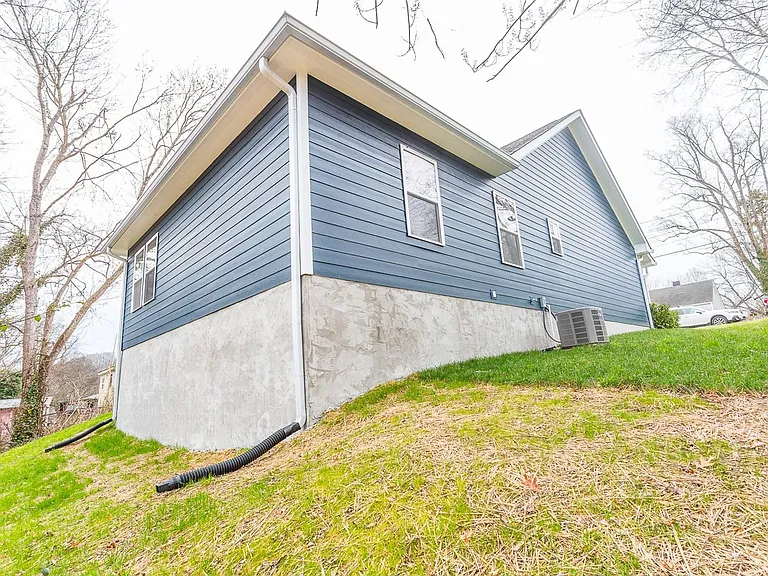 217 Vreeland St — Photo 33