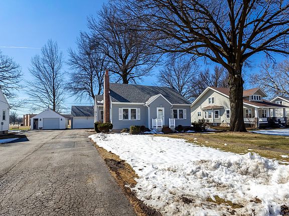 2nd image of 317 W Leclaire Rd