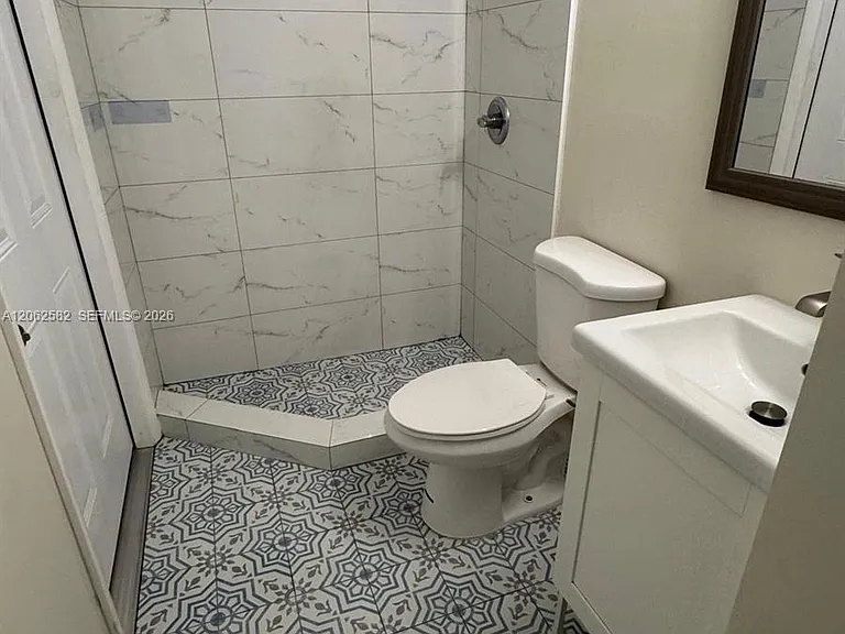 1701 NW 13th Ct — Photo 5