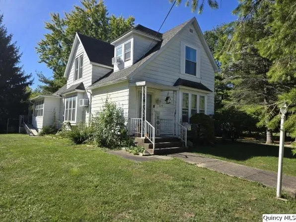 228 Wabash Ave, Carthage, IL 62321