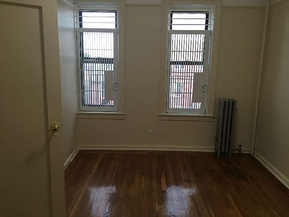 3rd image of 8840 144th St Fl 2