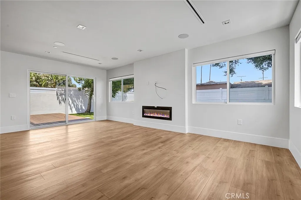 3 bed, 1700 sqft, $5,650 — Photo 3