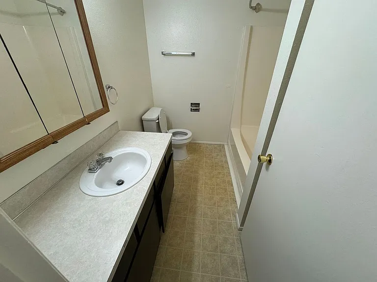 355 E 5th Ave — Photo 17