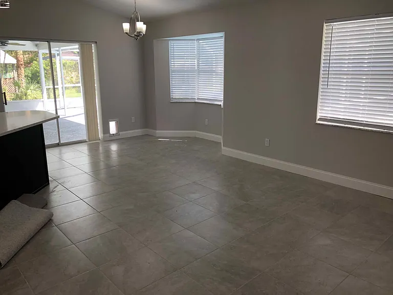 545 Grace St — Photo 15