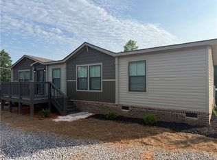 654 Robertson Loop Rd, Clarkesville, GA 30523