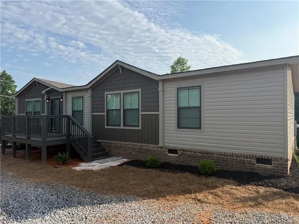 654 Robertson Loop Rd, Clarkesville, GA 30523