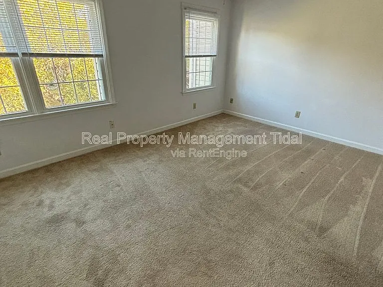 610 Guy Ln — Photo 28