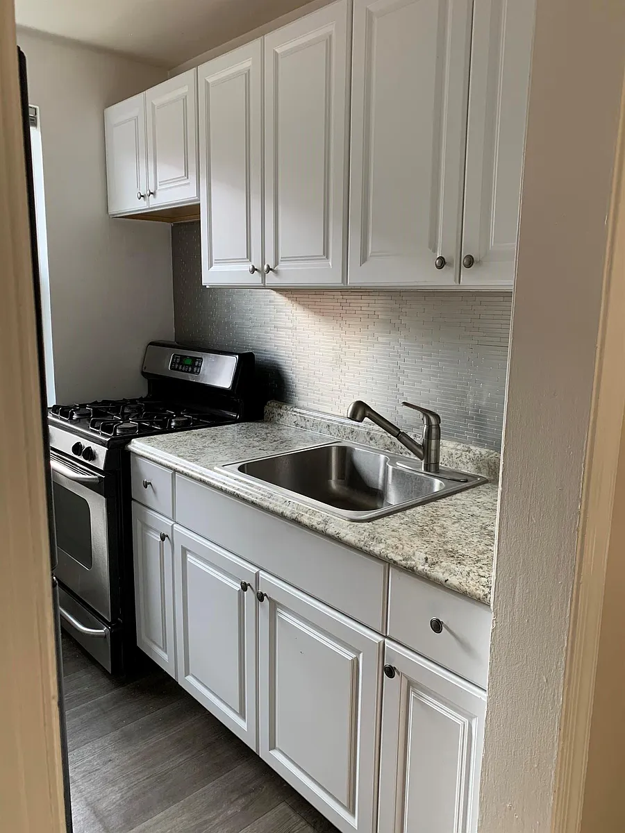 Building Photo - Summit Hall Apartments, LLC