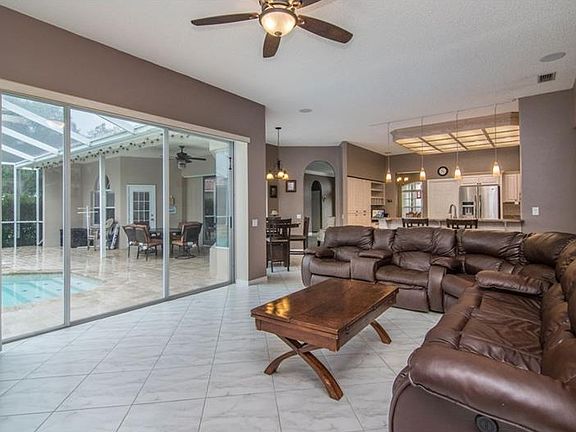 4th image of 4895 Sherbrook Dr