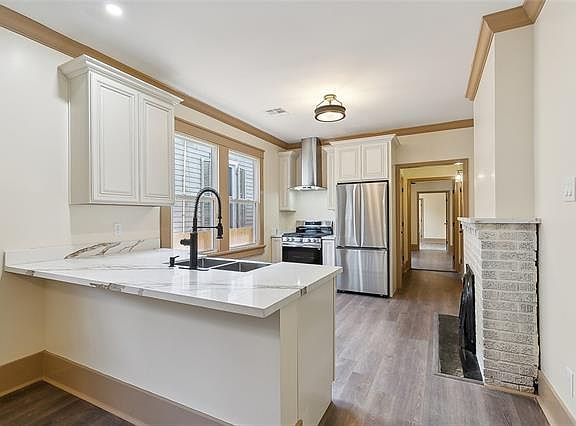 3rd image of 1110 Jena St