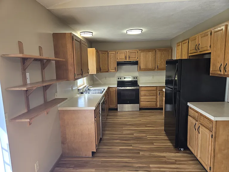 922 Vos St — Photo 6