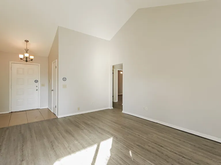 1808 SE 13th St — Photo 5