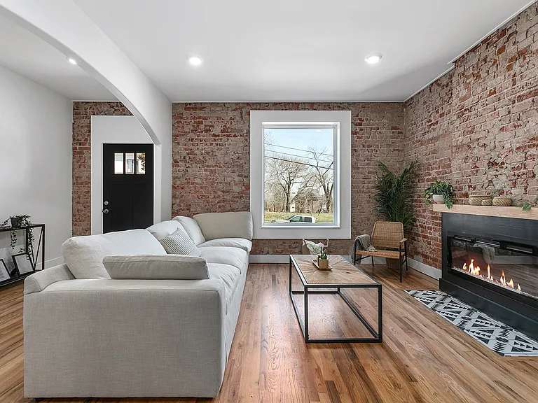 1822 Summit St #A — Photo 6