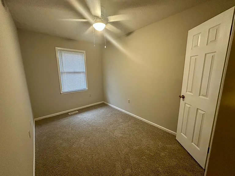 811 Creekside Dr — Photo 8