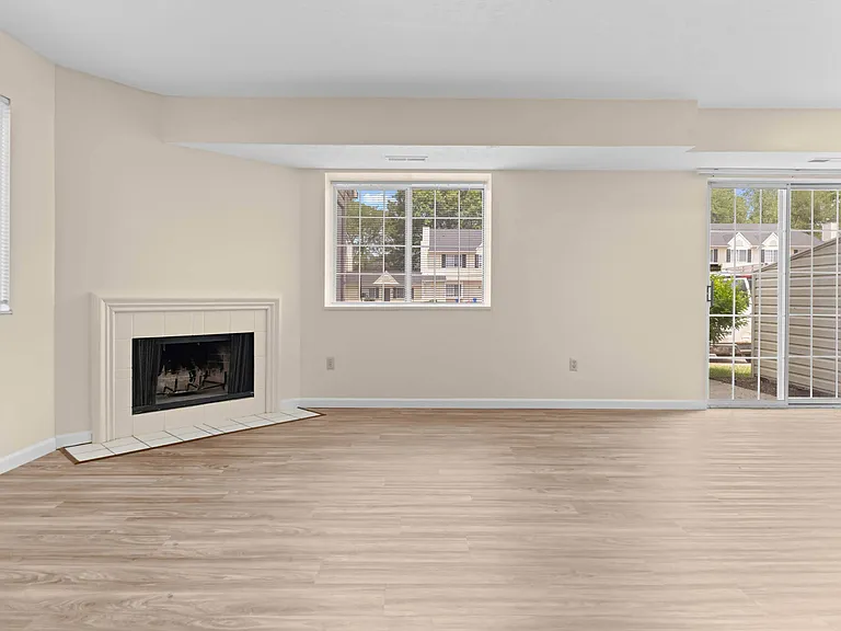 Hunters Lake Apartments — Photo 13
