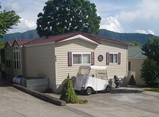 828 Peacock Ridge Dr, Townsend, TN 37882