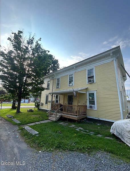 5th image of 136 Wells Avenue