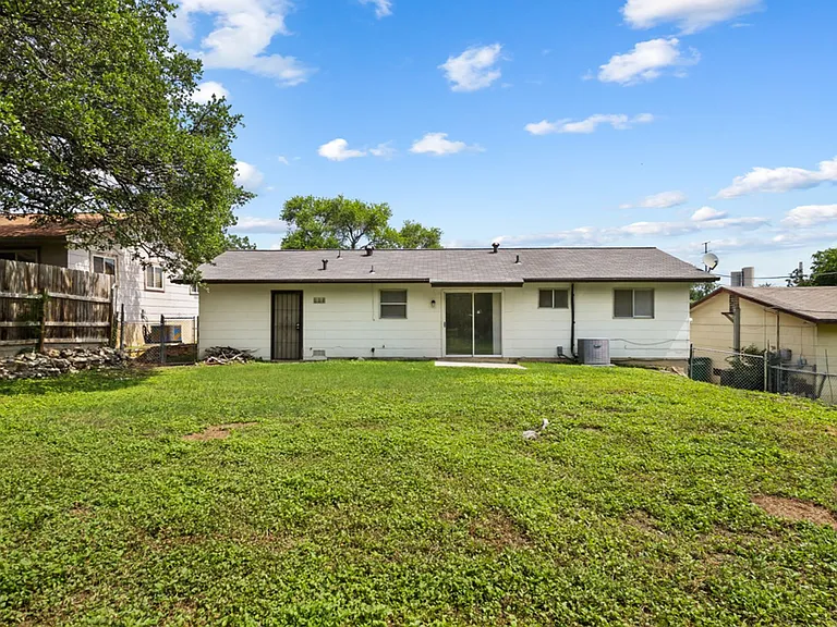 4518 Clear Spring Dr — Photo 25