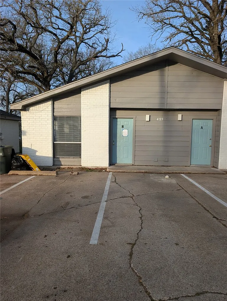 2 bed, 745 sqft, $1,100 — Photo 1
